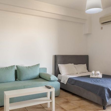 Elia Mini Suites 6 Larissa Esterno foto