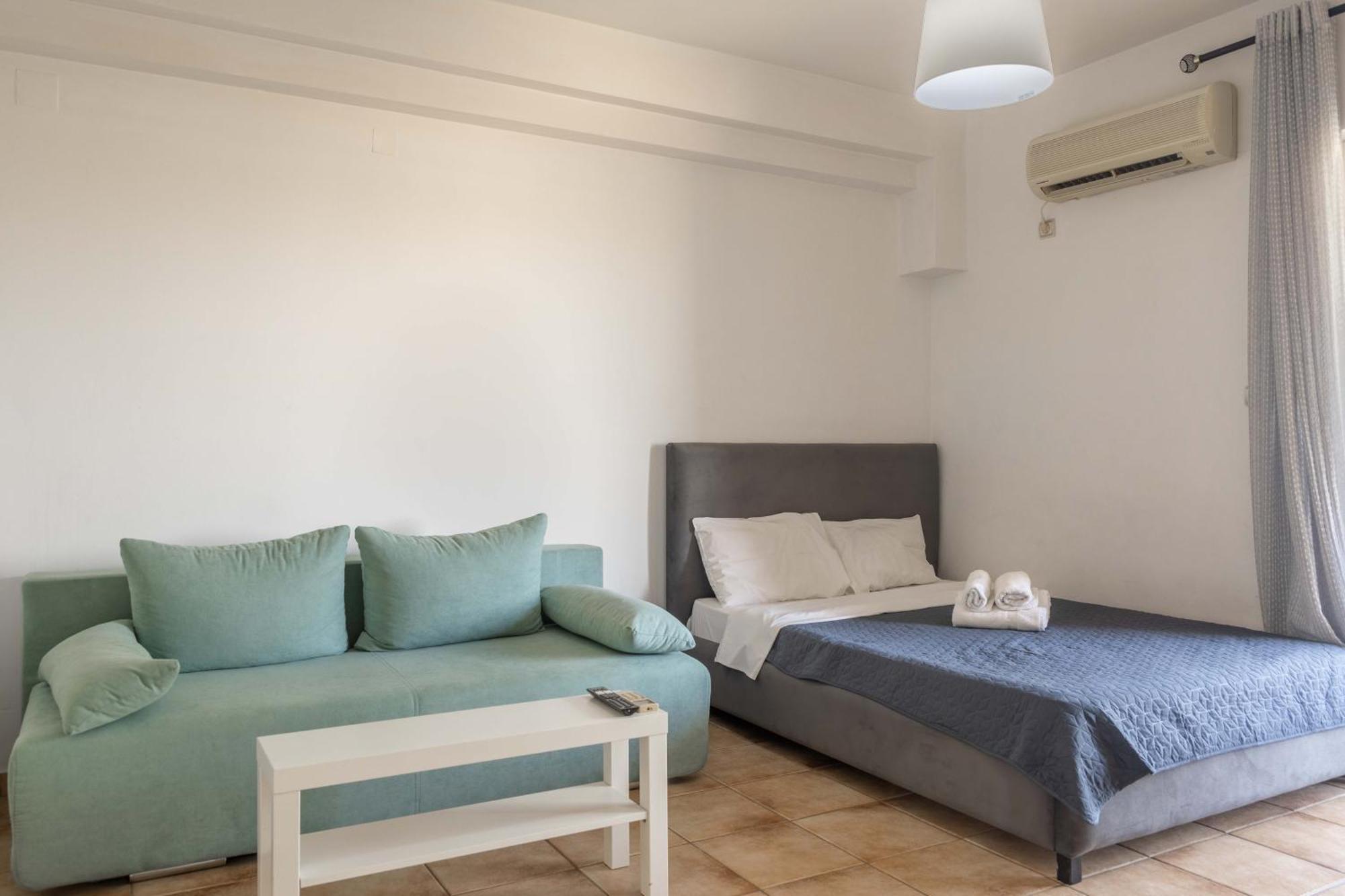 Elia Mini Suites 6 Larissa Esterno foto